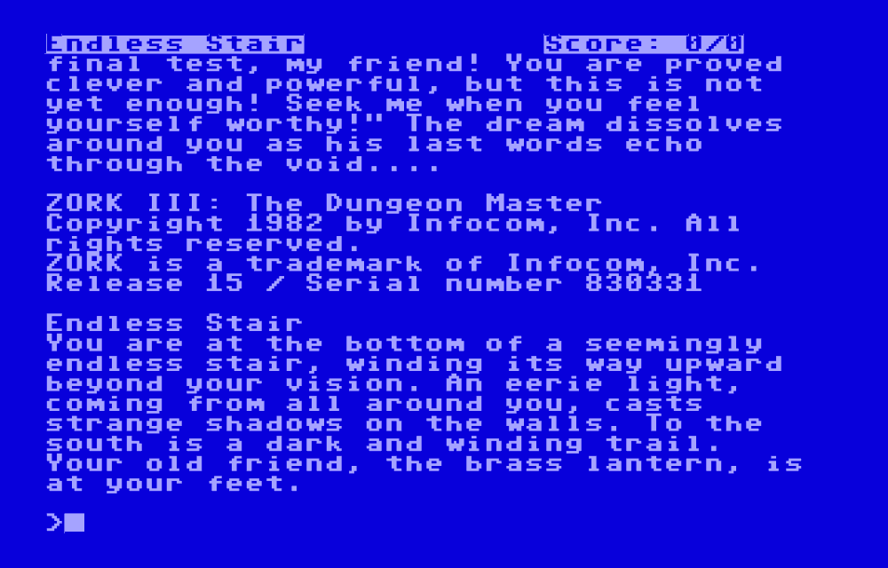 Screenshot eines C6-Systems, nur Text, ein Eingabefeld, keine Grafik. Geladen ist der erste Level des Textadventures "Zork III" von 1982.